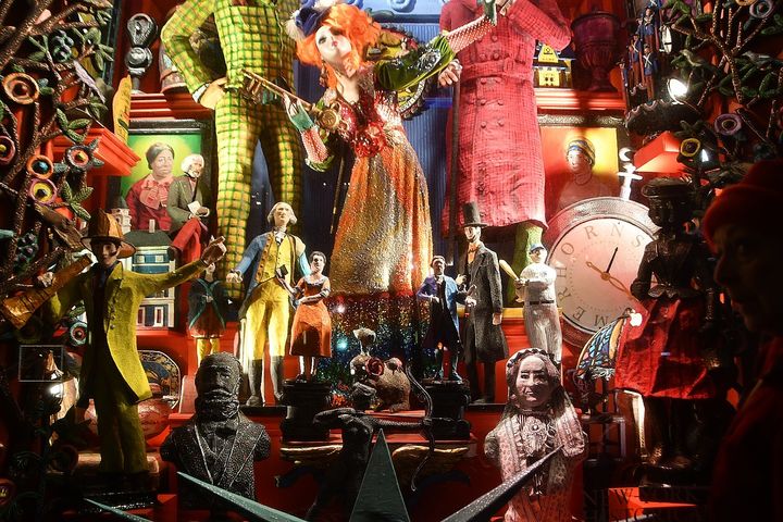 Bergdorf Goodman pays homage to the New-York Historical Society in this dazzling holiday window display.
