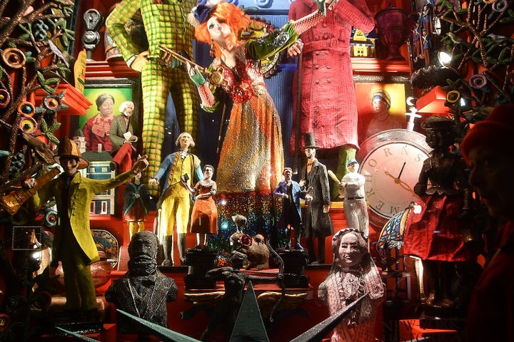 <p><em>Bergdorf Goodman pays homage to the New-York Historical Society in this dazzling holiday window display.</em></p>