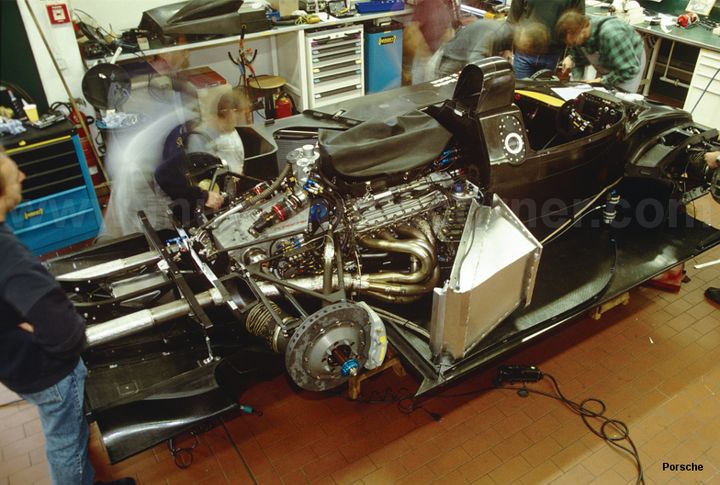The same V10 that was designed to power an F1, Le Mans and the Carrera GT . Here it sits in the 9R3 LMP.