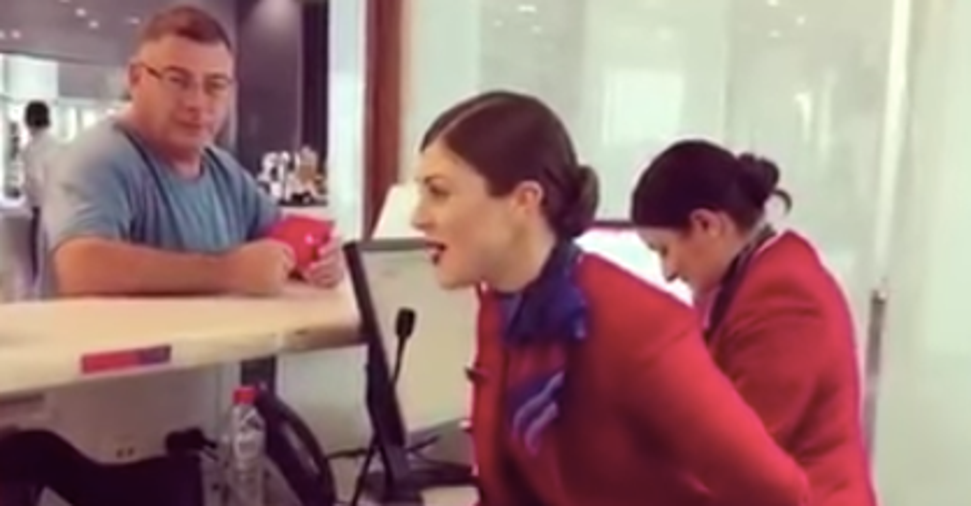 Watch These Flight Attendants Stun Travelers With Beautiful Christmas Tunes Watch These Flight Attendants Stun Travelers With Beautiful Christmas Tunes