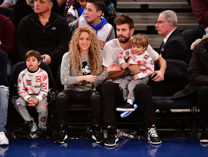Shakira and boyfriend Gerard Piqué took in the New York Knicks home basketball game with their two sons Christmas Day.