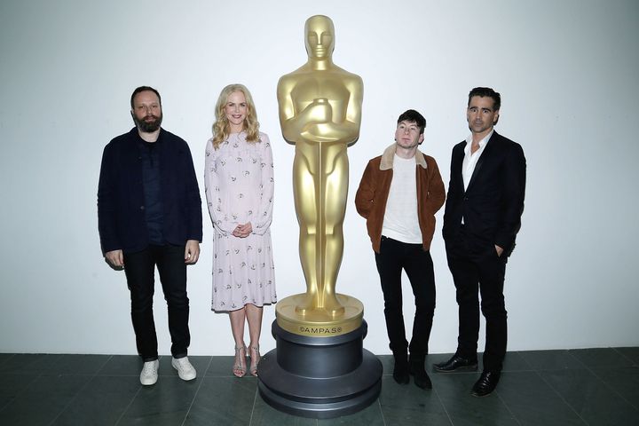 O σκηνοθέτης Γιώργος Λάνθιμος (αριστερά) με το καστ της ταινίας «The Killing of a Sacred Deer», Nicole Kidman, Barry Keoghan και Colin Farrell.