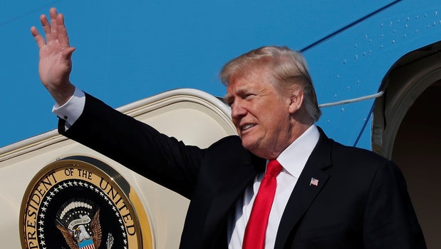 Donald Trump Heats Up Feud With Iran By Praising Anti-Government Protests