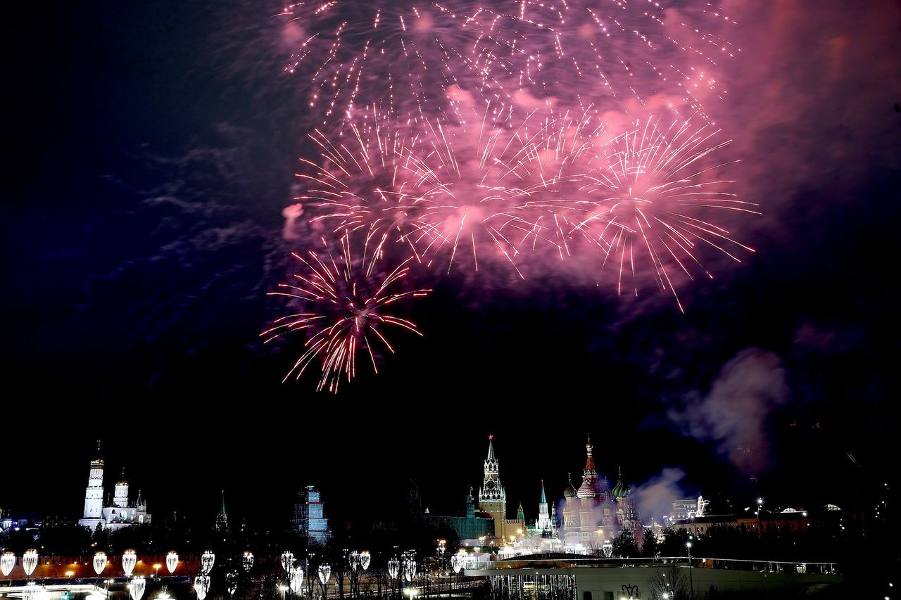 Fireworks light up the sky over the Bolshoy Kamenny Bridge with the Red Square and Kremlin Palace in the background during New Year's celebrations in Moscow, Russia on January 1, 2018.