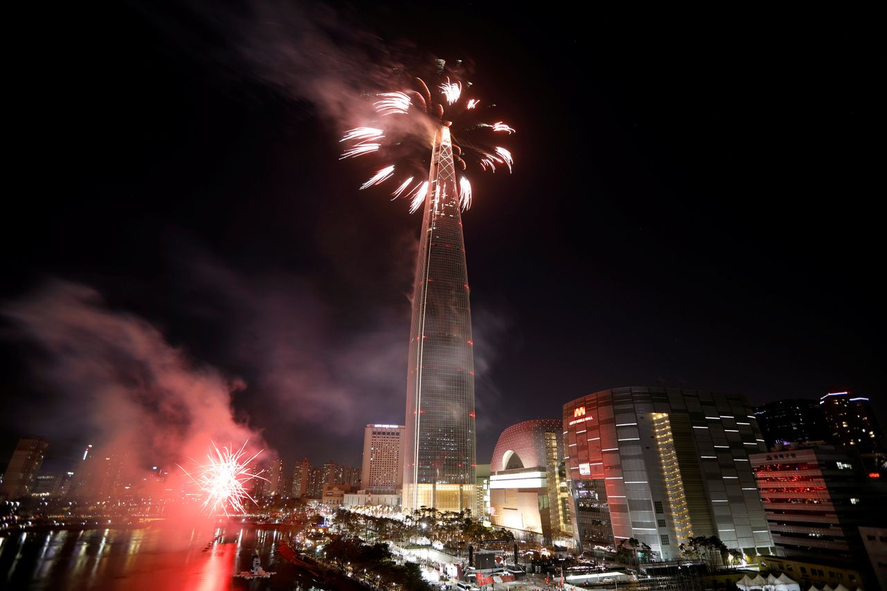 Fireworks explode over 123-story skyscraper Lotte World Tower during New Year's celebrations in Seoul, South Korea on January 1, 2018.