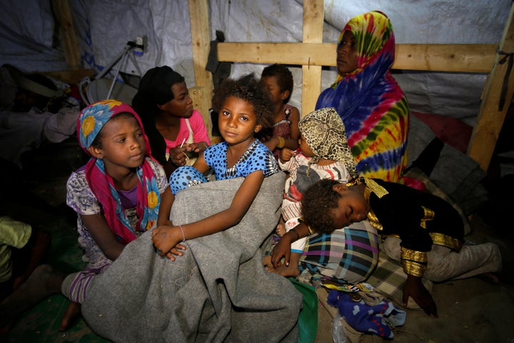 Members of a family displaced by war in the northwestern areas of Yemen sit in their makeshift hut on a street in the Red Sea port city of Hodeida, Yemen December 24, 2017. Picture taken December 24, 2017. REUTERS/Abduljabbar Zeyad