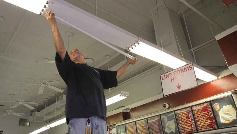 A DCSEU contractor places efficient HPT8 bulbs at Ben’s Chili Bowl on U Street.