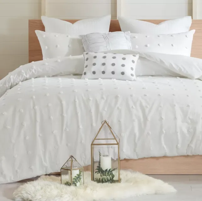 14 White Bedding Sets For That Winter Wonderland Look Huffpost Life