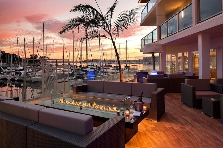Marina Del Rey Hotel - SALT Fireside Patio