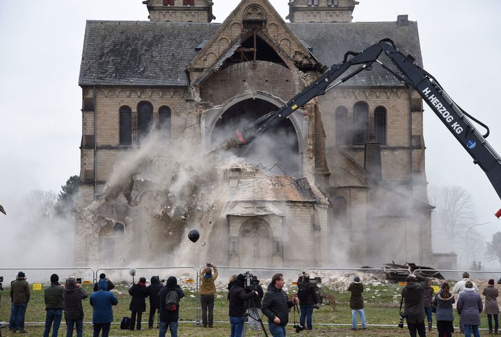 Njemačka: energetski div RWE uništio cijelo selo i katedralu 5a54feb31c00003b0068f721