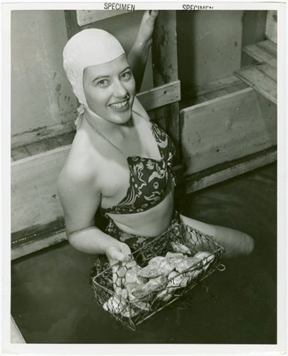 Oyster diver New York Worlds Fair 1939. (Photographer and date unknown)