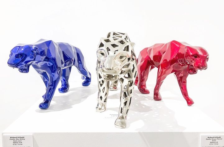 An example of three of Orlinski’s sculptures, panthers representing the tricolor French national flag. These pieces were photographed and are available through Orlinski’s distributor in the United States, Markowicz Fine Art Gallery in Miami, FL.