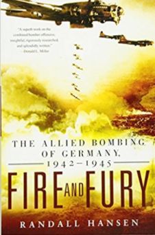 Το εξώφυλλο του βιβλίου του Randall Hansen με τον τίτλο «Fire and Fury» για τον βομβαρδισμό της Γερμανίας στον Β' Παγκόσμιο Πόλεμο