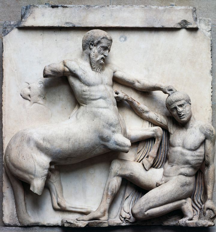 Μια μετώπη του Παρθενώνα που απεικονίζει μάχη κενταύρων (5ος αι. π.Χ.)