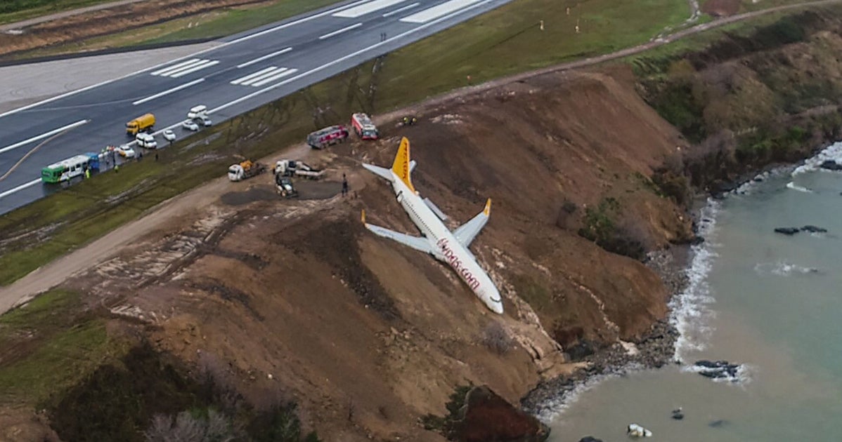 Trabzon Airport Plane Skids Off Runway In Northern Turkey HuffPost