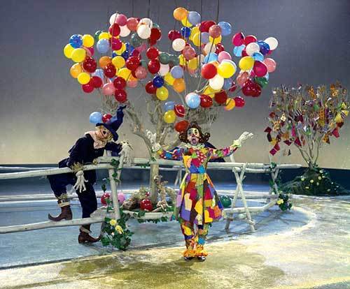 <p>Bobby Burgess as the Scarecrow and Doreen Tracey as the Patchwork Girl of Oz perform a musical number from “The Rainbow Road to Oz” on the Disneyland TV series’ fourth anniversary show.</p>