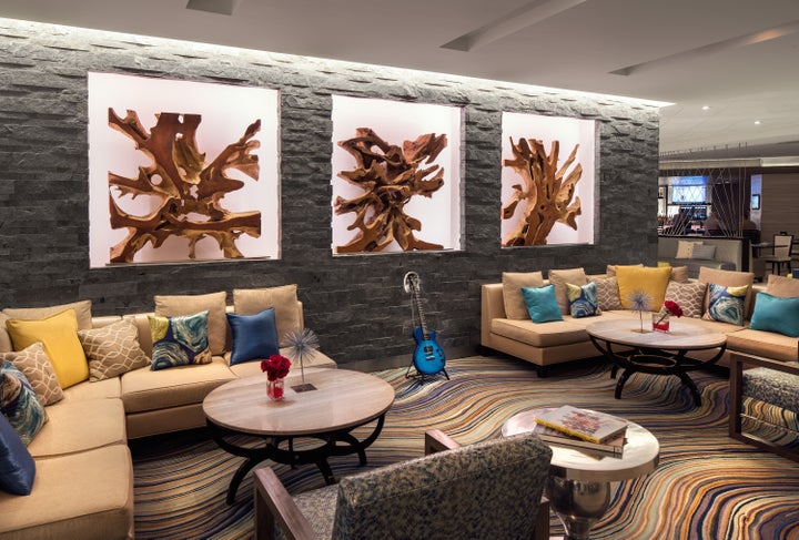 <p>Marriott Hotels Irvine lobby</p>