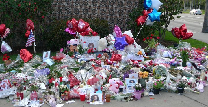 Fans paid tribute to Whitney Houston outside the Beverly Hilton, and some went searching for her room.