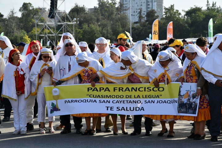 Chileans wait for Pope Francis to arrive at an open-air mass at O'Higgins Park in Santiago on January 16, 2018.