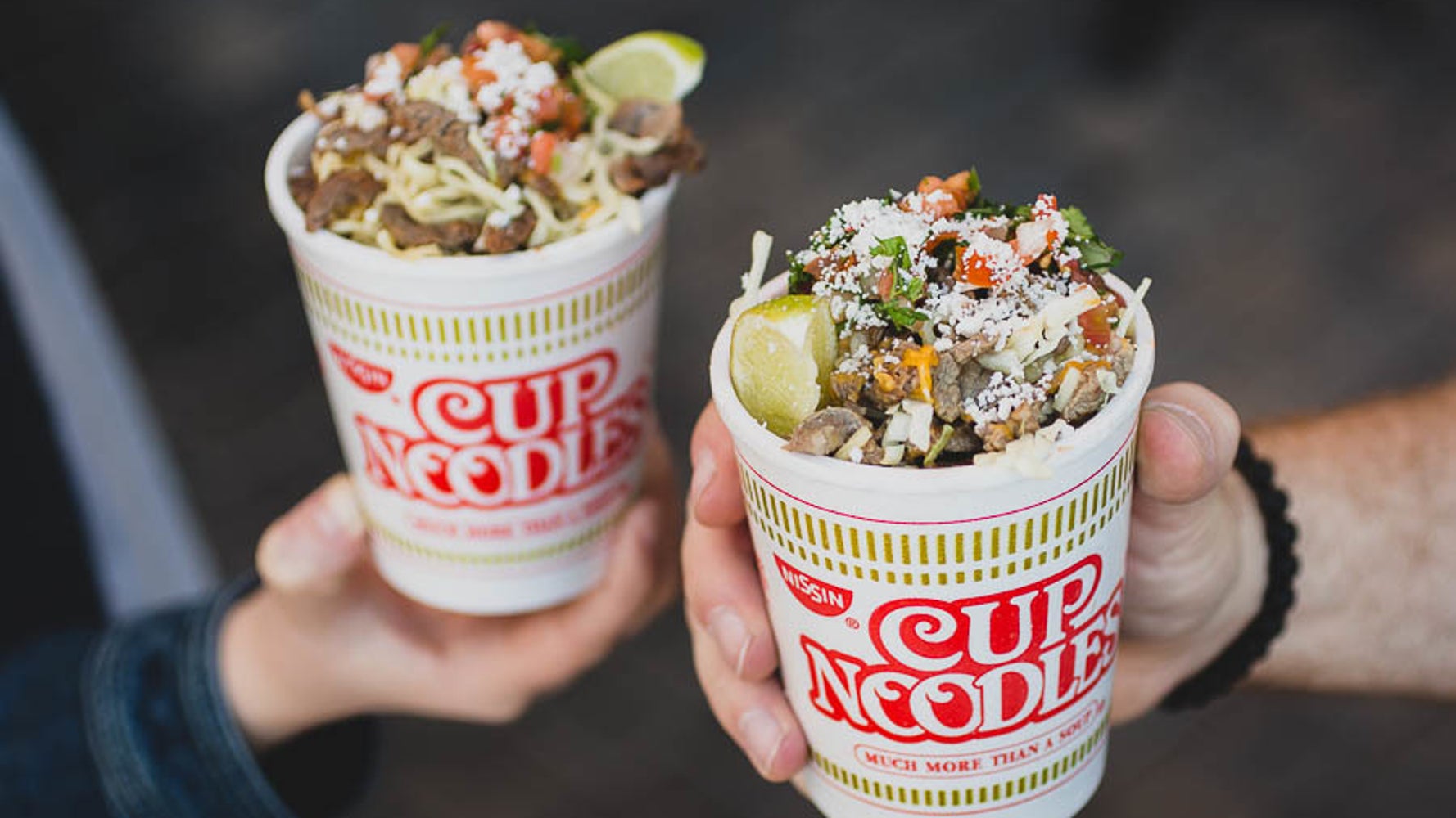 Ролтон лапша 70гр говядина стакан. Лапша mug noodle. Лапша в стакане 90-х. Пюре картофельное роллтон 240г. Ниссин кап нудл.