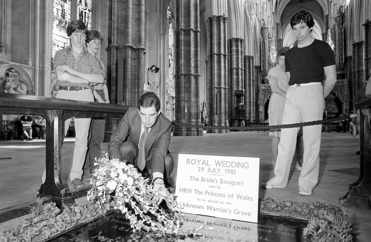 Princess Diana's bouquet is placed onto the Tomb of the Unknown Warrior's grave 