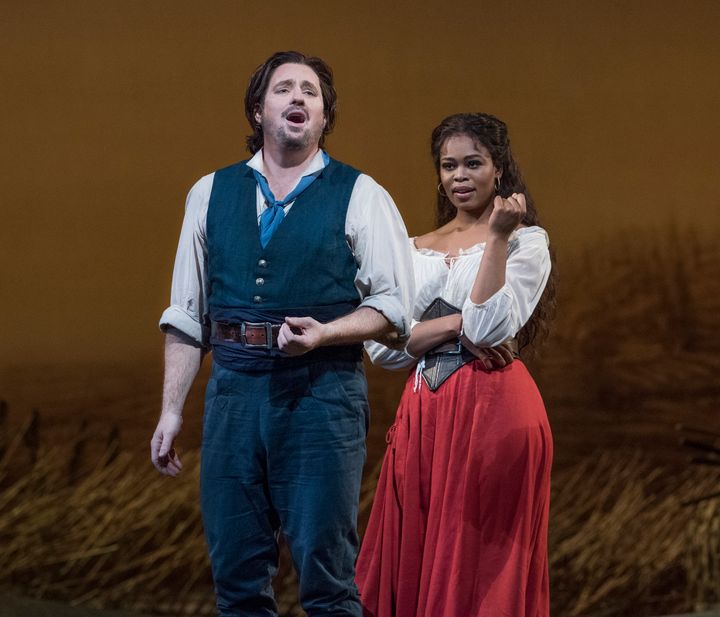 Matthew Polenzani and Pretty Yende in Donizetti’s L’Elisir d’Amore at the Met Opera