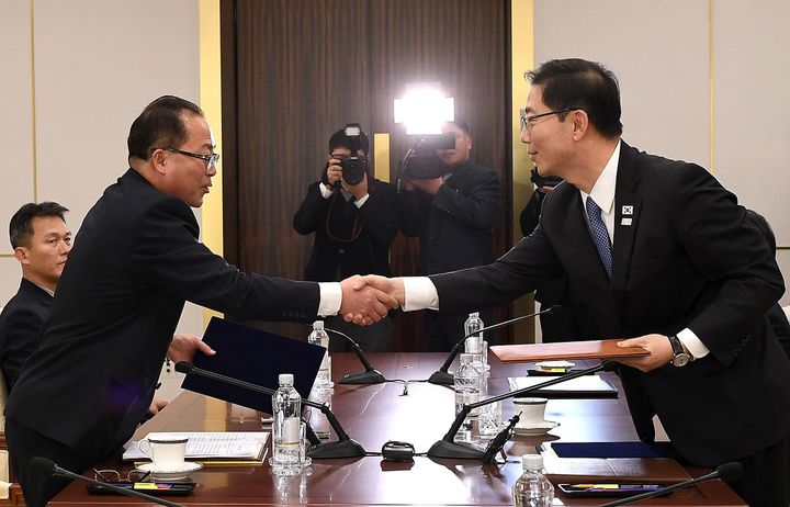 South Korean Vice Unification Minister Chun Hae-Sung (R) shakes hands with the head of North Korean delegation, Jon Jong-Su.