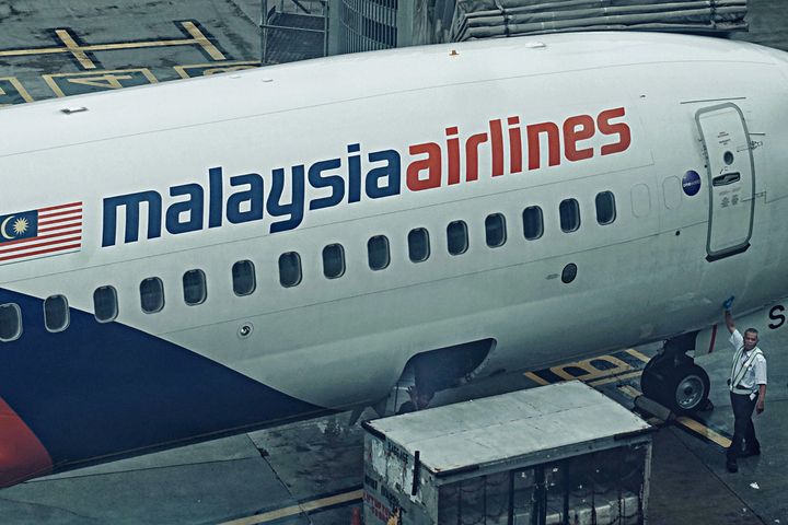 Malaysian Airlines ramp crews unload cargo from an aircraft (file picture) 