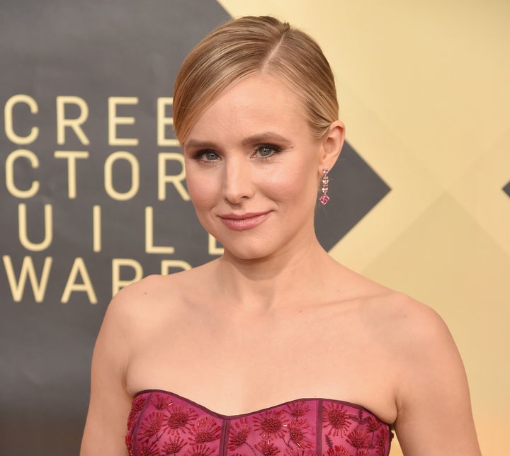 Kristen Bell arrives at the 2018 SAG Awards.
