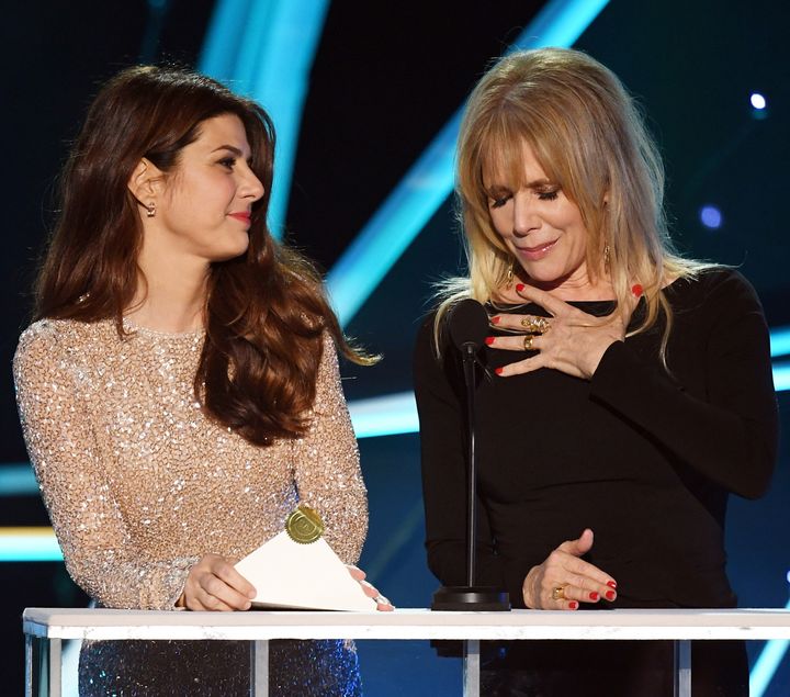 Marisa Tomei and Rosanna Arquette speak onstage at the 2018 SAG Awards. 