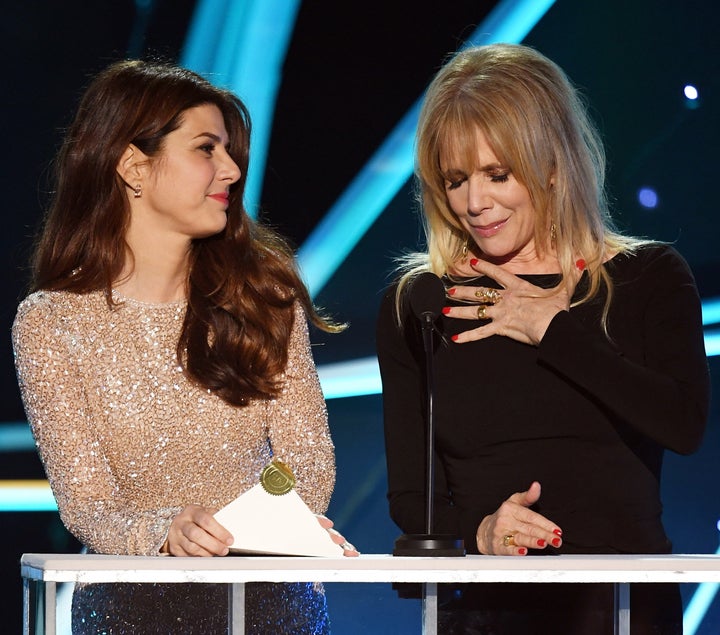 Marisa Tomei and Rosanna Arquette speak onstage at the 2018 SAG Awards. 