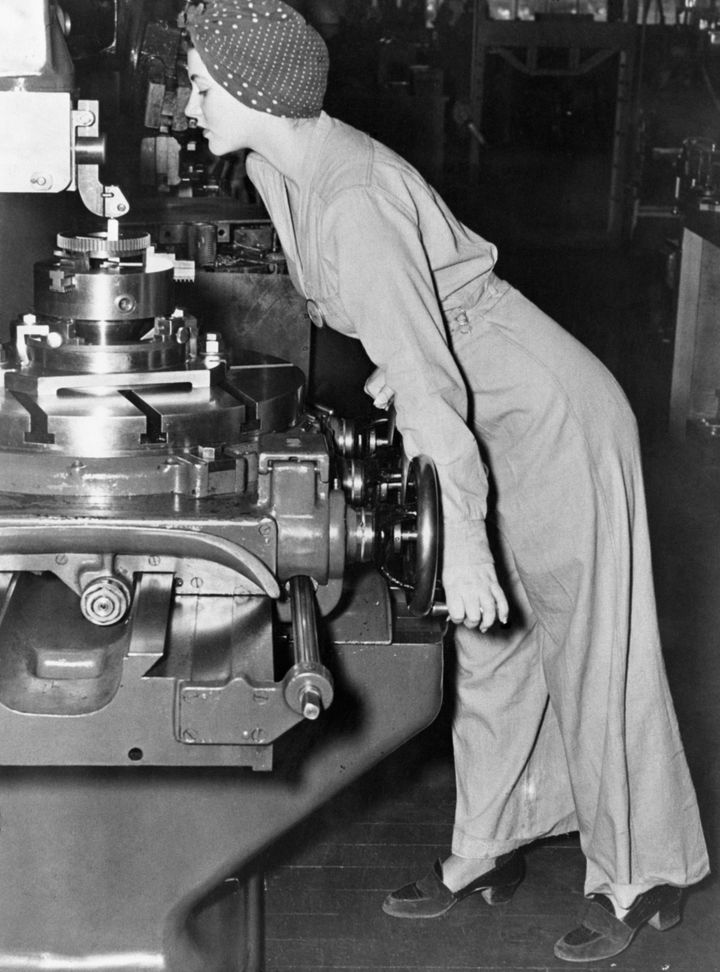 The photograph of Naomi Parker Fraley that likely inspired the "Rosie the Riveter" poster.