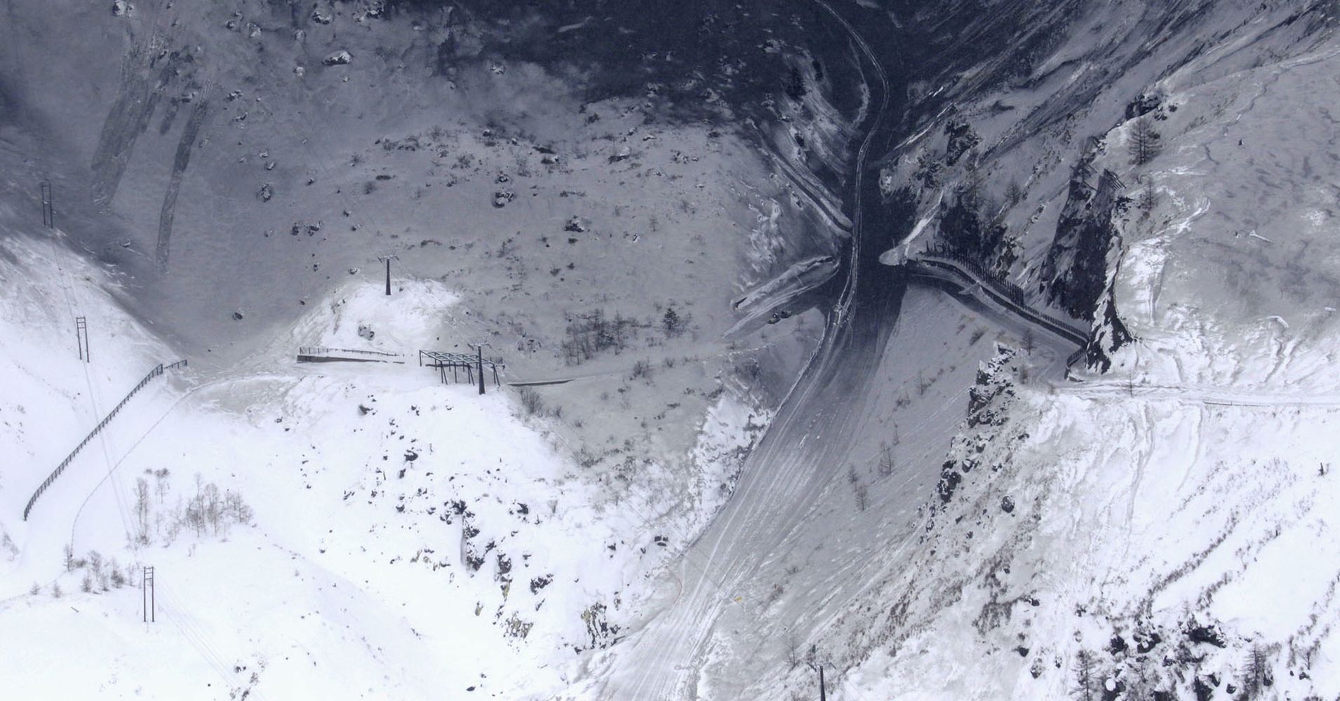 Avalanche Engulfs Skiers At Japanese Resort, Killing 1 | HuffPost