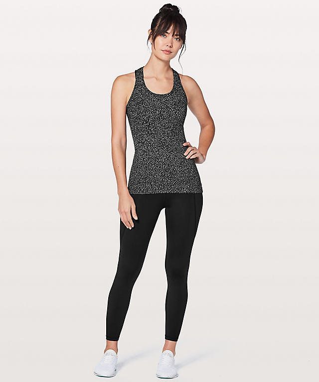 15 Reddit-Recommended Yoga Tops That Don't Ride Up
