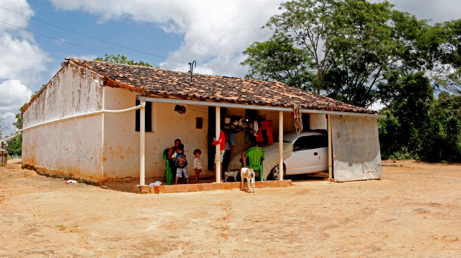 De Barros lives with her eight children in a remote area of Alagoas. To get her son Miguel to his Zika-related medi