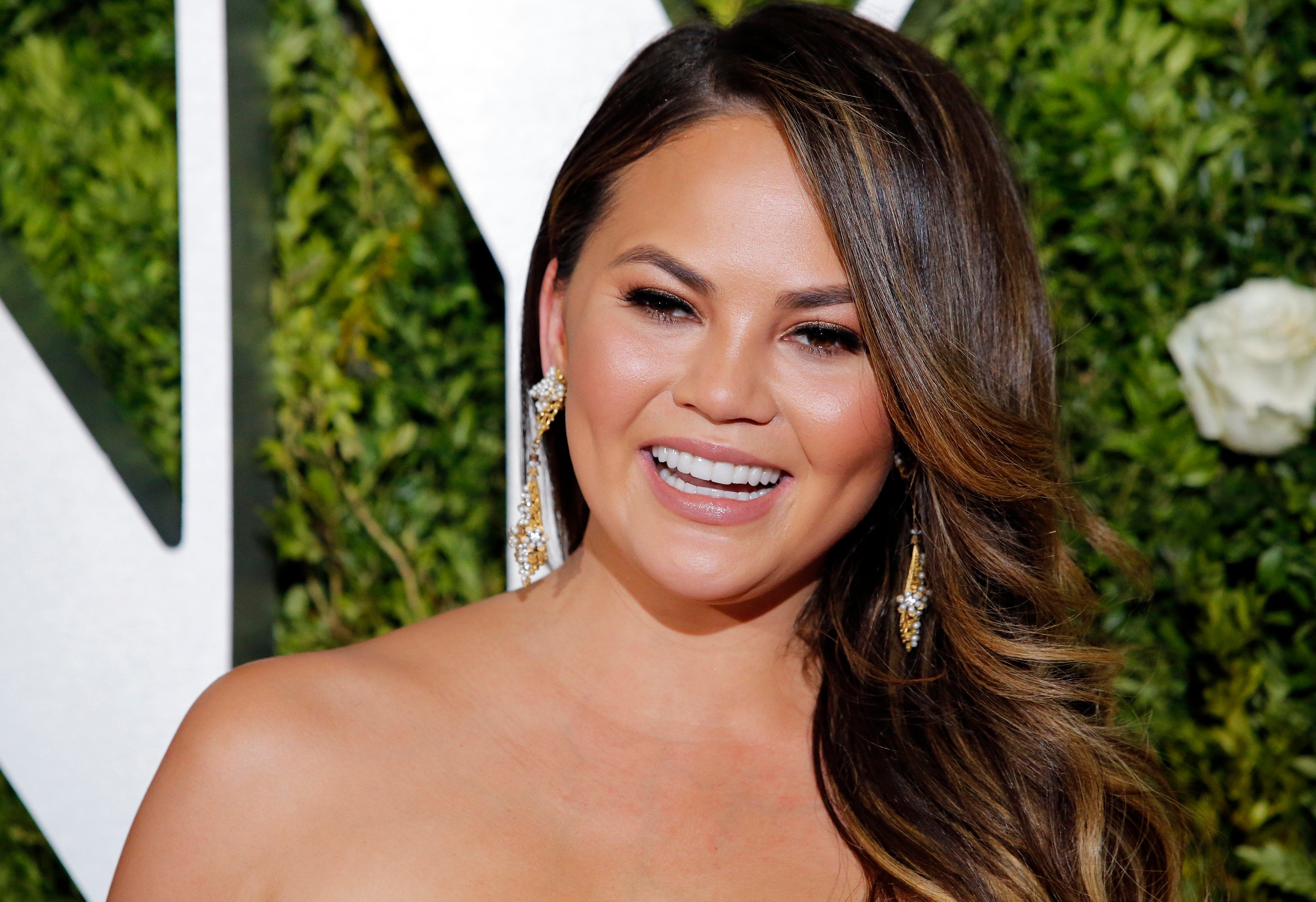 Chrissy Teigen Slams Commenter Who Said She Looked Better 10 Years Ago Chrissy Teigen Slams Commenter Who Said She Looked Better 10 Years Ago