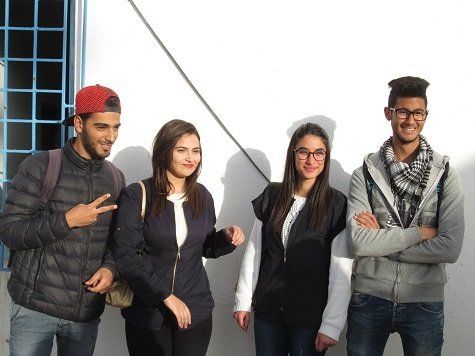 Η νεολαία της Τυνησίας κοιτά κατευθείαν προς την Ευρώπη. Μαθητές λυκείου στην πόλη Σφαξ