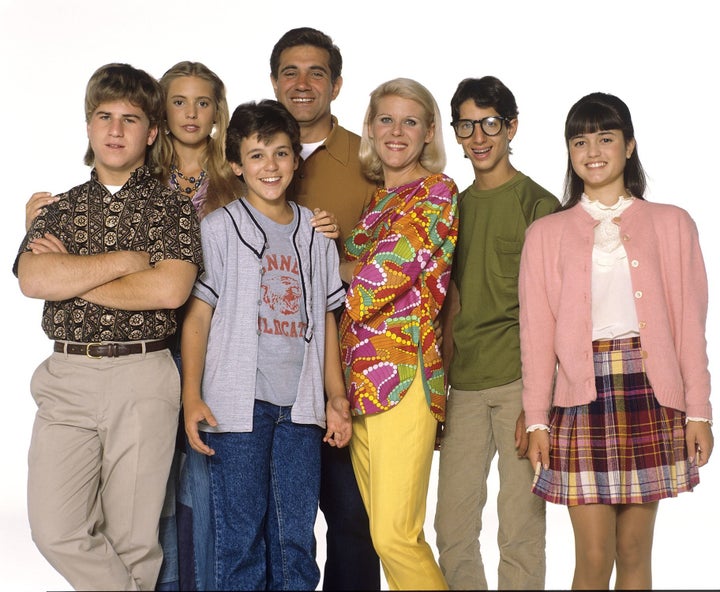 1990 cast photo of, from left, Jason Hervey, Olivia d’Abo, Fred Savage, Dan Lauria, Alley Mills, Josh Saviano, and Danica McKellar. 