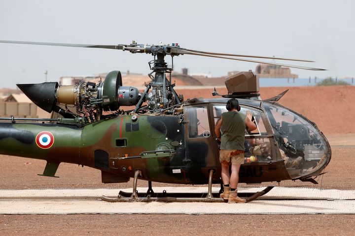 The helicopters are said to be Gazelles, as seen above, and belonged to the Ealat military flight training school in nearby Le-Cannet-des-Maures