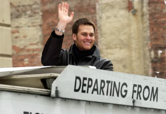 SEE IT: Tom Brady destroys Stephen Colbert in beer-chugging