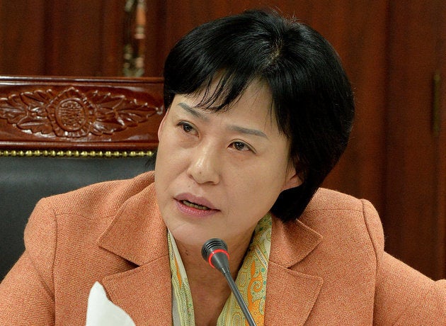 Lee Hyo-kyeong.