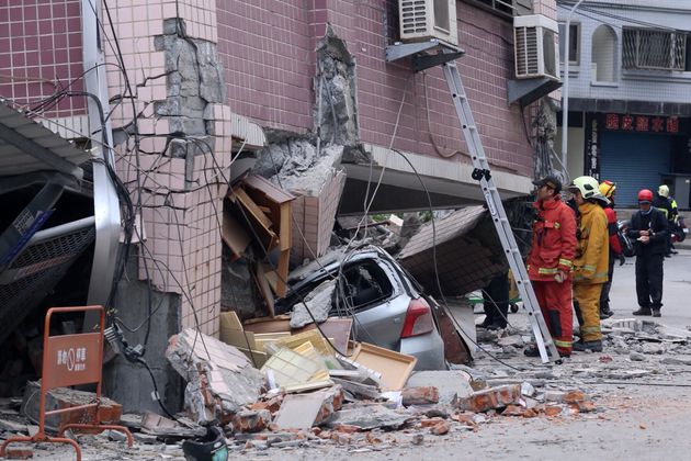 Τουλάχιστον 4 νεκροί και 146 αγνοούμενοι από τον σεισμό των 6,4 Ρίχτερ στην