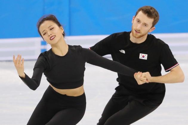 2018평창동계올림픽 피겨 아이스댄스에 출전하는 민유라·알렉산더 겜린이 7일 오후 강원도 강릉 아이스아레나에서 훈련을 하고 있다.