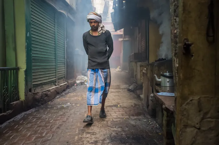 A man wears a lungi in Varanasi, India.&nbsp;