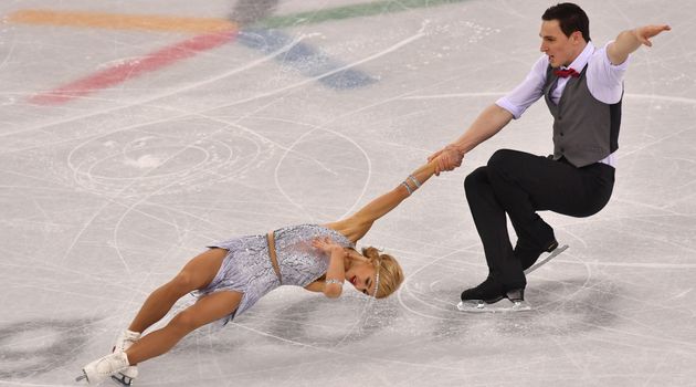 Aljona Savchenko und Bruno Massot aus Deutschland in Aktion.