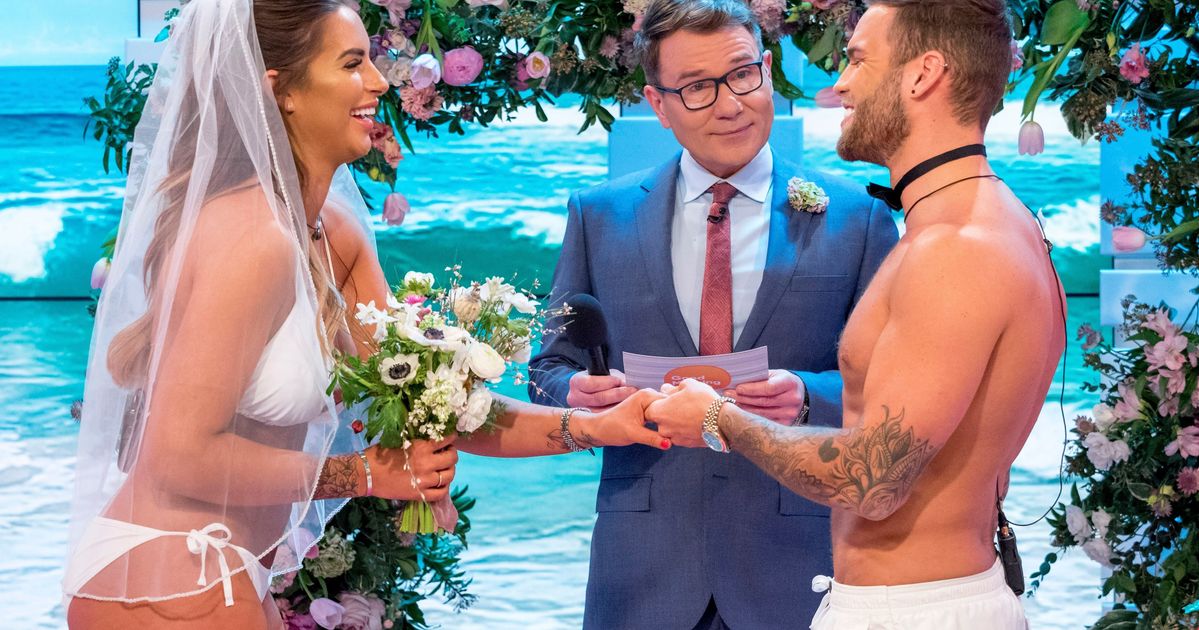 Love Island S Jess And Dom Have Viewers Cringing As They Marry