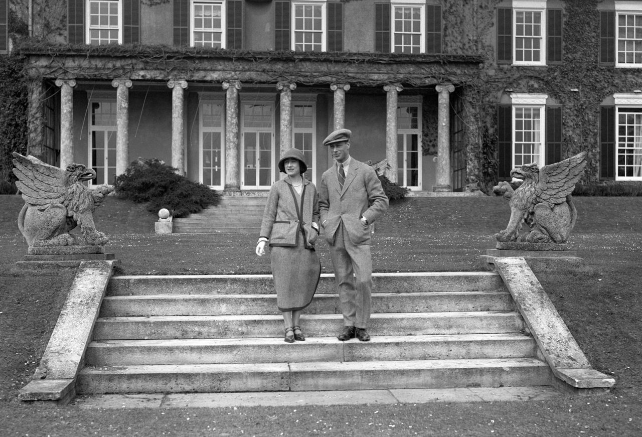 Elizabeth Bowes-Lyon and Prince Albert on their honeymoon at Polesden Lacey in 1923