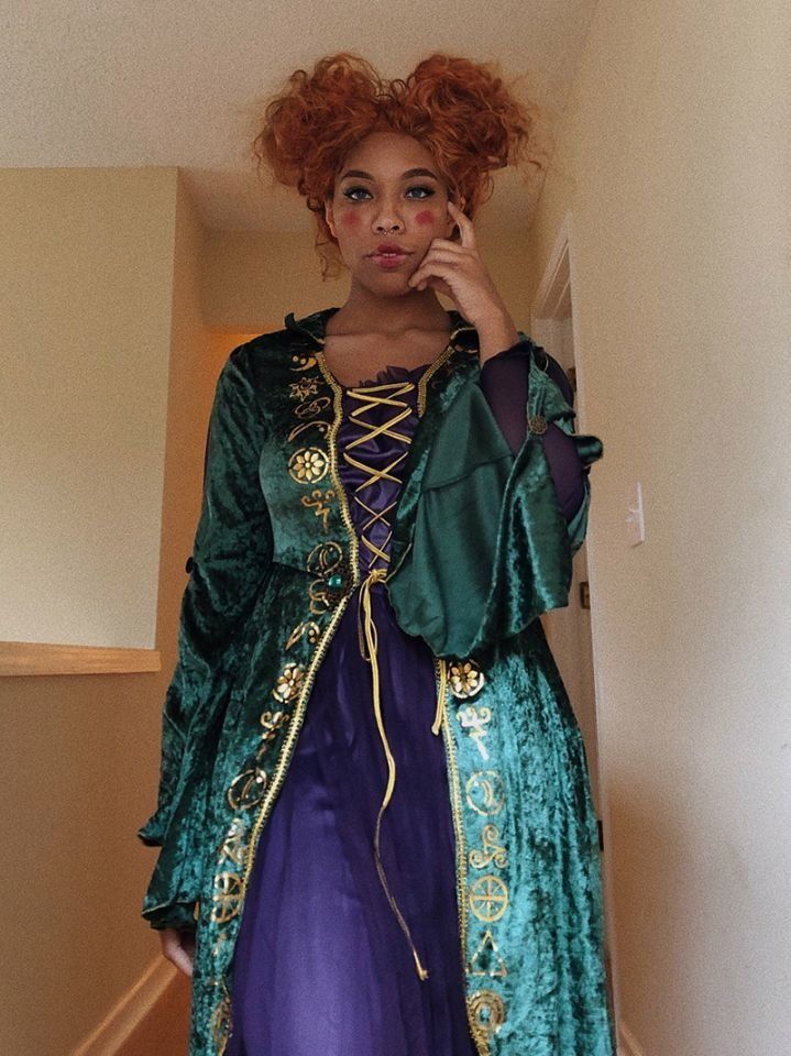 Kiera Please cosplaying Winifred Sanderson from Hocus Pocus. 