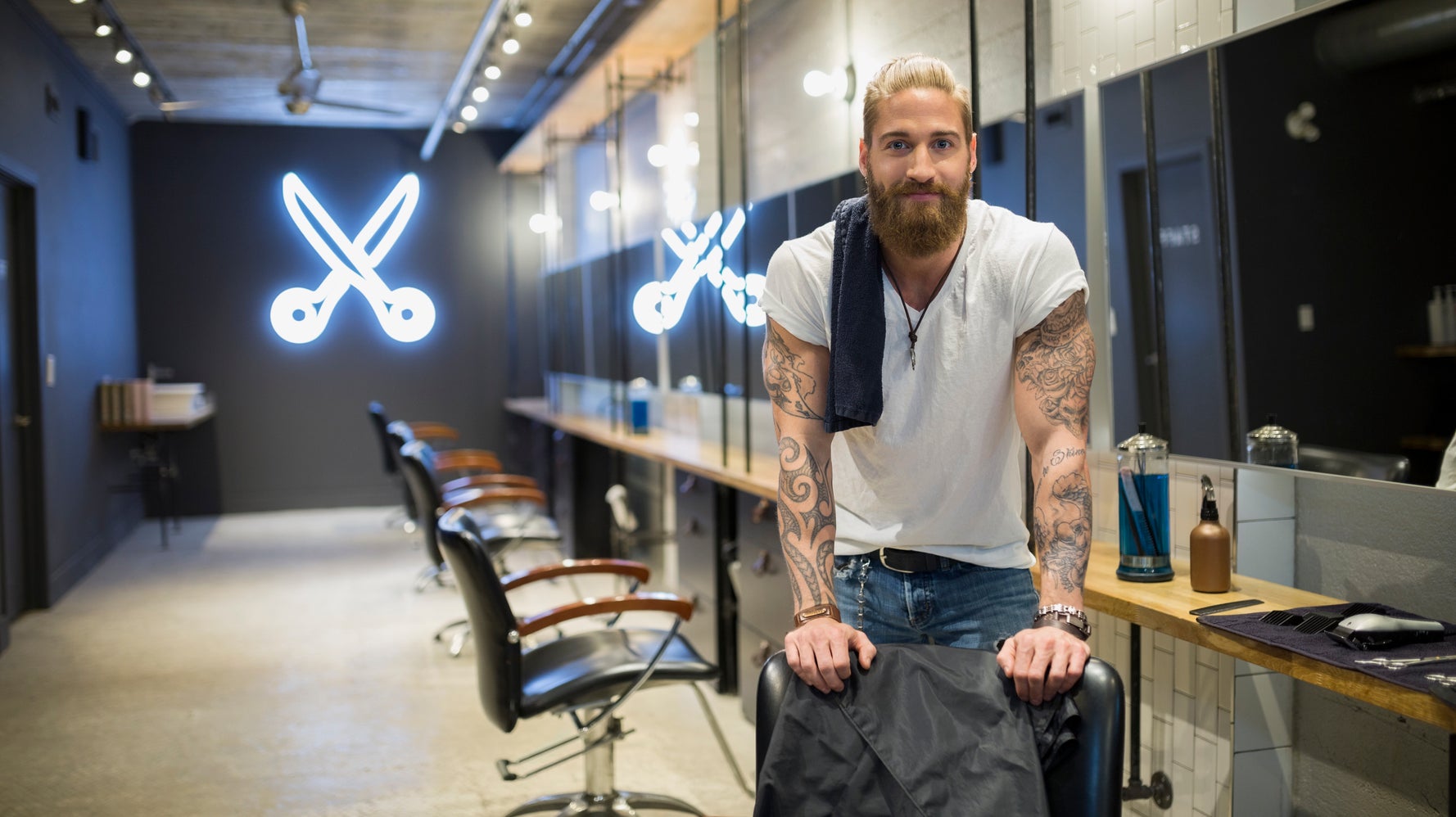 What Your Hairstylist *Really* Thinks When You Switch Salons | HuffPost Life What Your Hairstylist *Really* Thinks When You Switch Salons | HuffPost Life