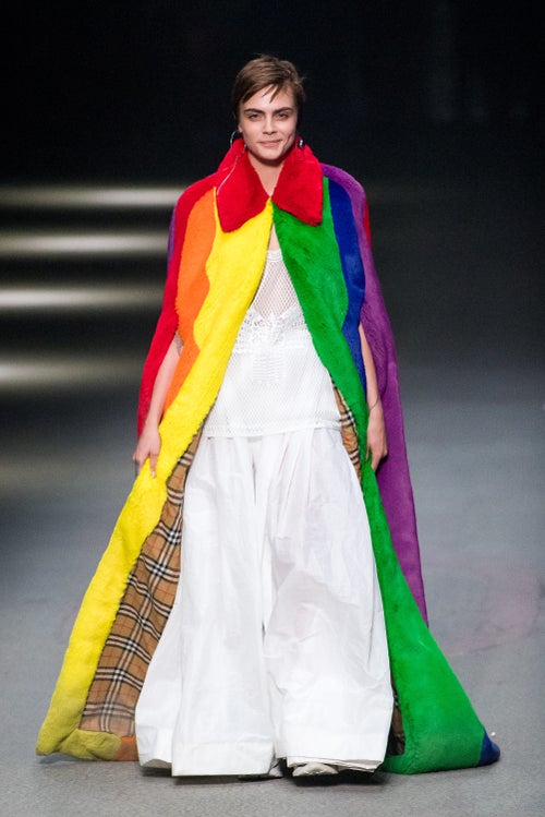 Burberry ベイリー期レインボー　マフラー 虹色のバーバリーが、あなたを魅了する。秋冬コレクションはLGBTQ支援